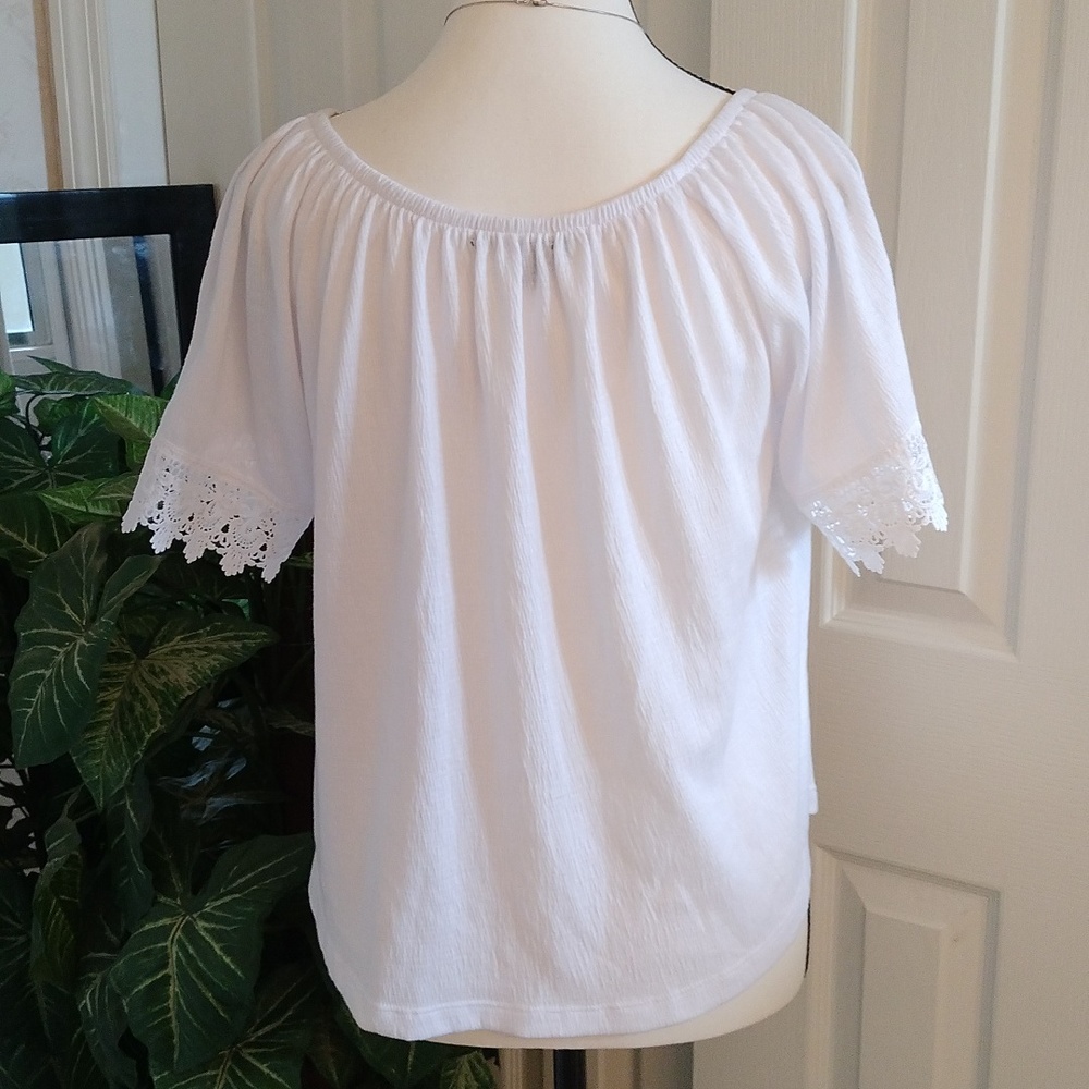 ⚜️ Louise Paris Lace Trim Top - Picture 5 of 9